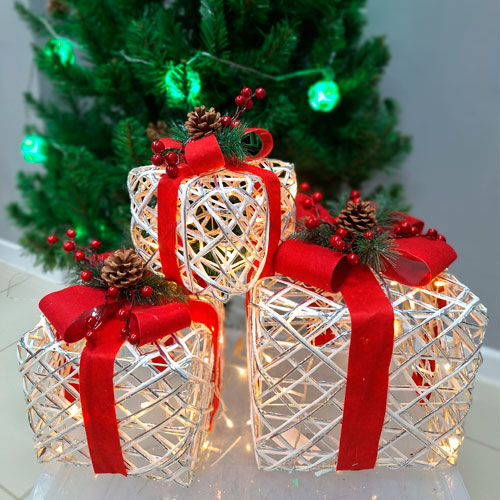 Подарок светящийся под елку, комплект 3шт плетеный белый, бант красный