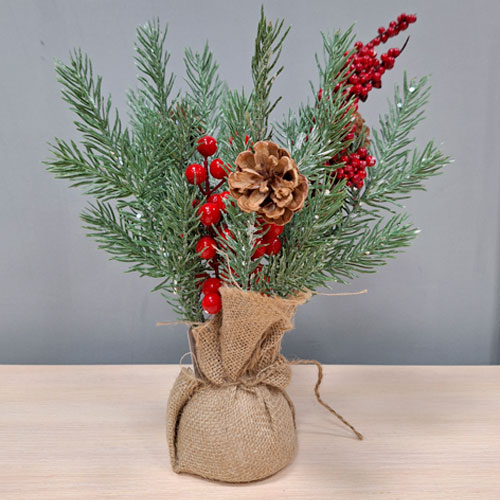 Елочка с ягодами в мешочке 30см M133